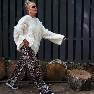 NWT H&M blogger fave sweater sz XS